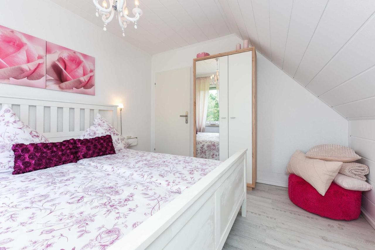Ferienwohnungen Haus Mehrglück Bensersiel Exterior foto